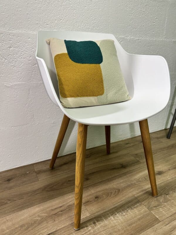 Fauteuil Blanc avec coussin – Image 3